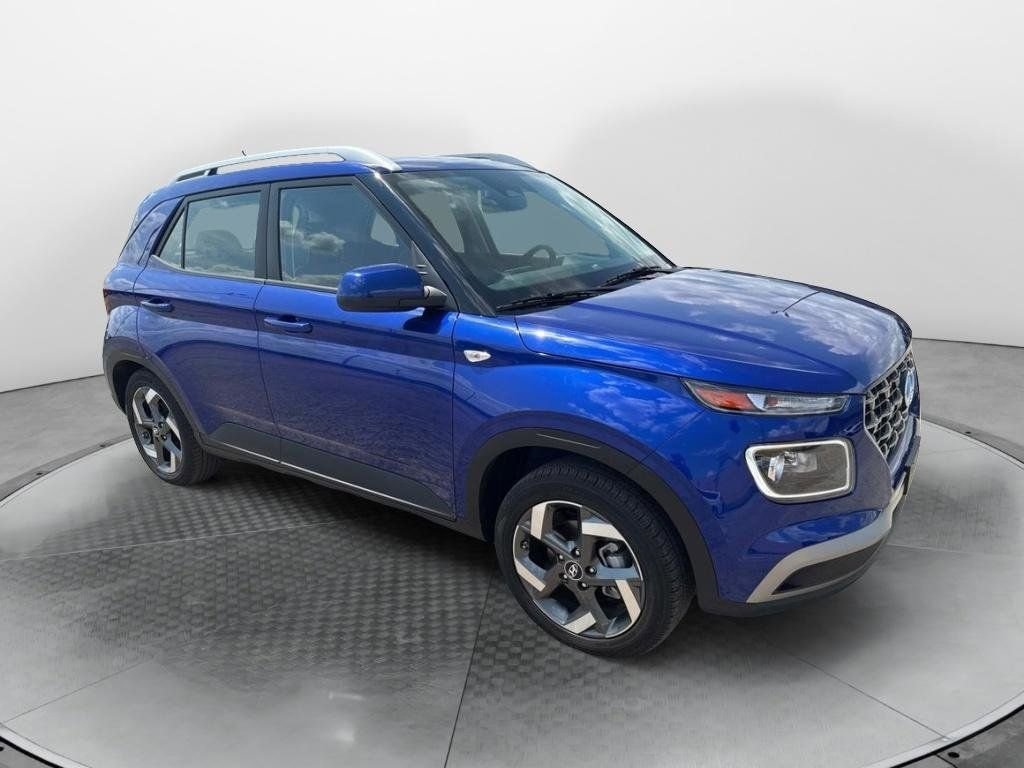 Used 2024 Hyundai Venue Limited FWD image 1