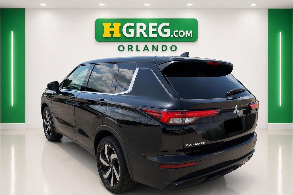 Used 2023 Mitsubishi Outlander SE FWD image 2