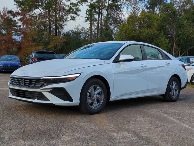 New 2026 Hyundai Elantra SE FWD image 2