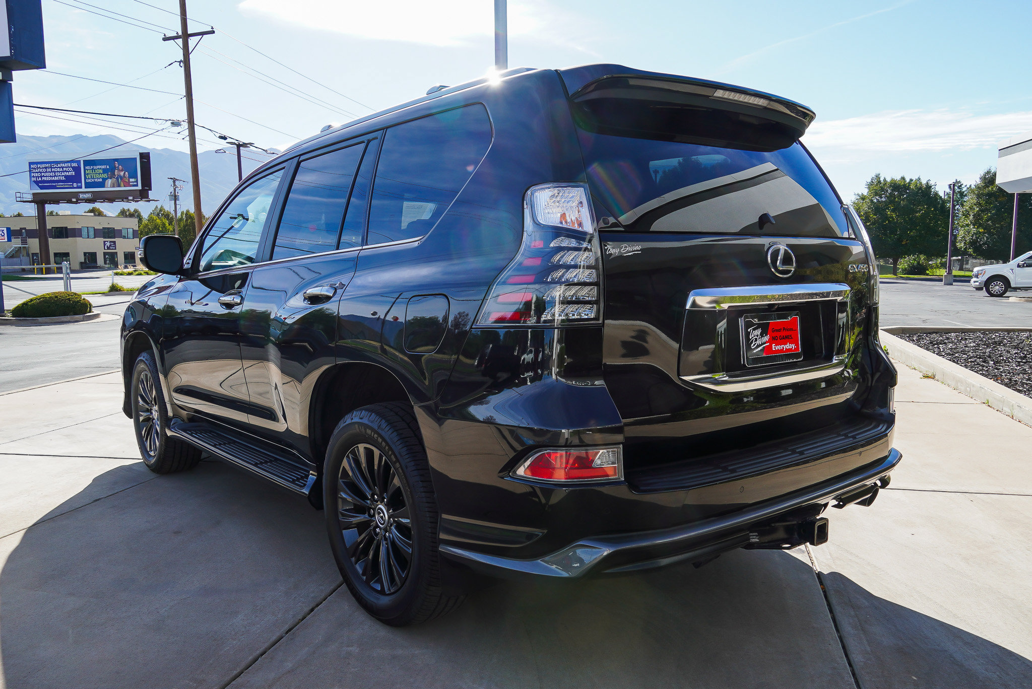Used 2023 Lexus GX 460 Premium w/ Accessory Package AWD/4WD image 6