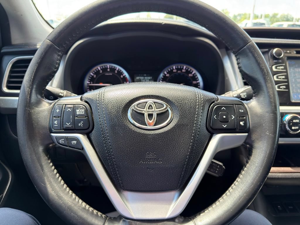 Used 2015 Toyota Highlander XLE FWD image 17