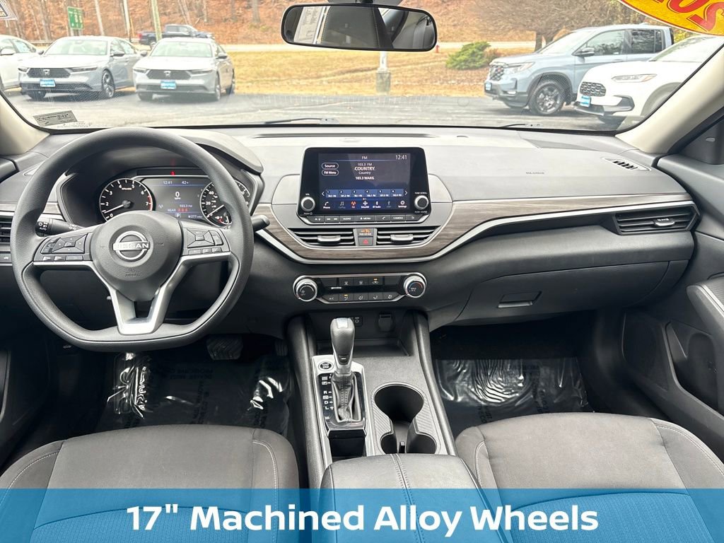Used 2025 Nissan Altima 2.5 SV image 30