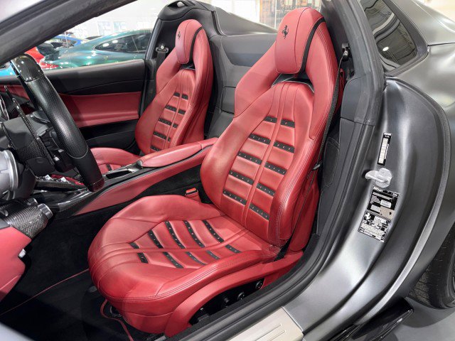 Used 2021 Ferrari 812 GTS RWD image 5