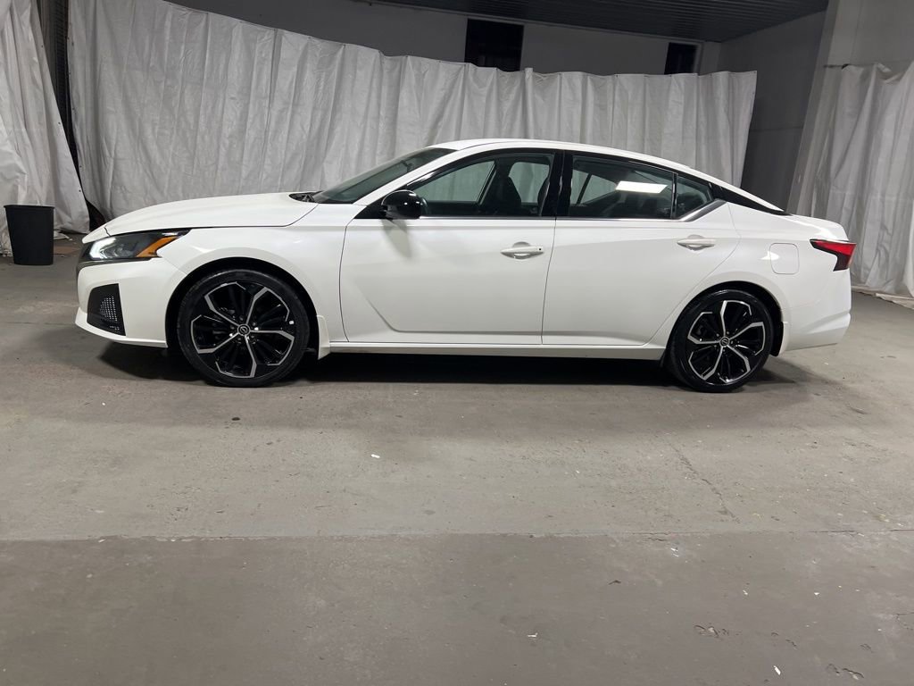 Used 2025 Nissan Altima 2.5 SR image 4