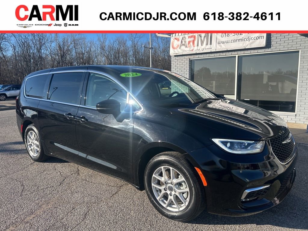 Used 2024 Chrysler Pacifica Touring-L FWD image 1