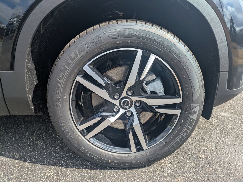 Certified 2026 Volvo XC40 B5 Core AWD/4WD image 11