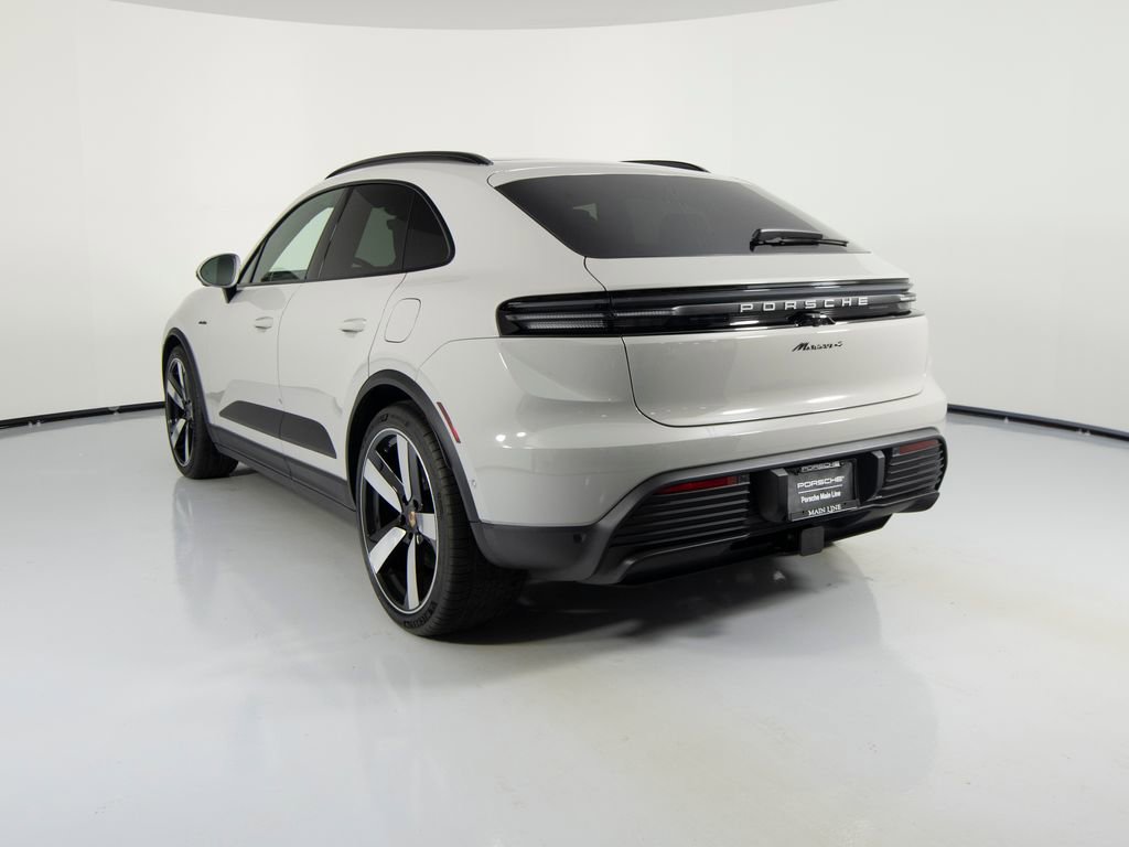 New 2026 Porsche Macan 4 Electric image 3