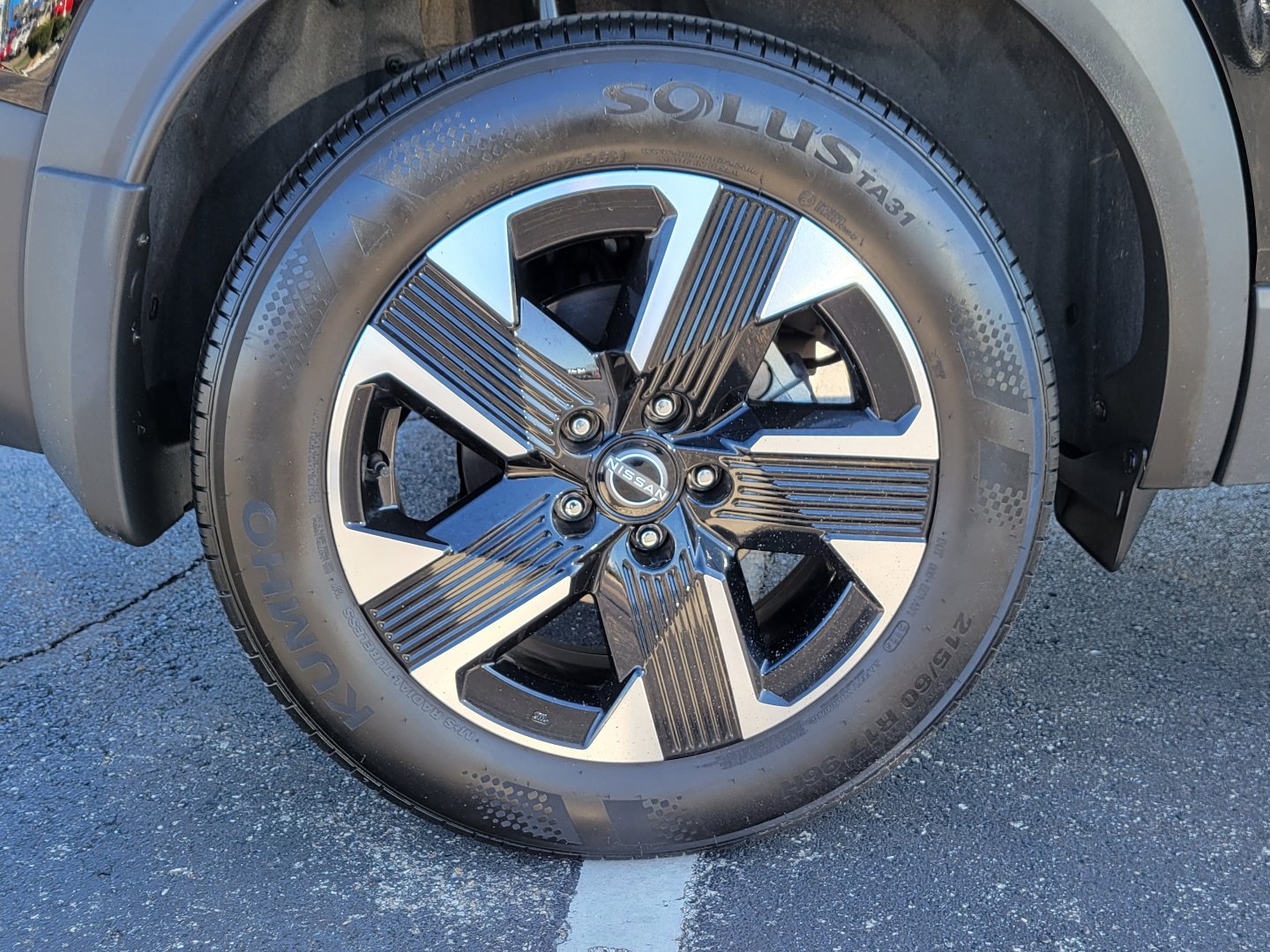 Certified 2025 Nissan Kicks SV AWD/4WD image 5