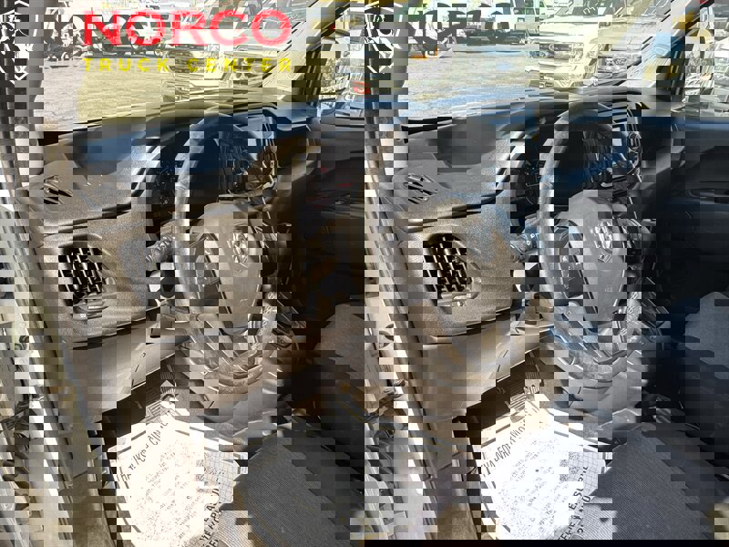 Used 2018 RAM ProMaster City SLT w/ Lights & Wheels Group image 18