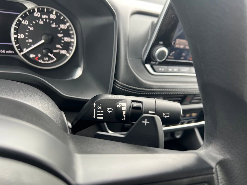 Used 2024 Nissan Rogue SV image 23