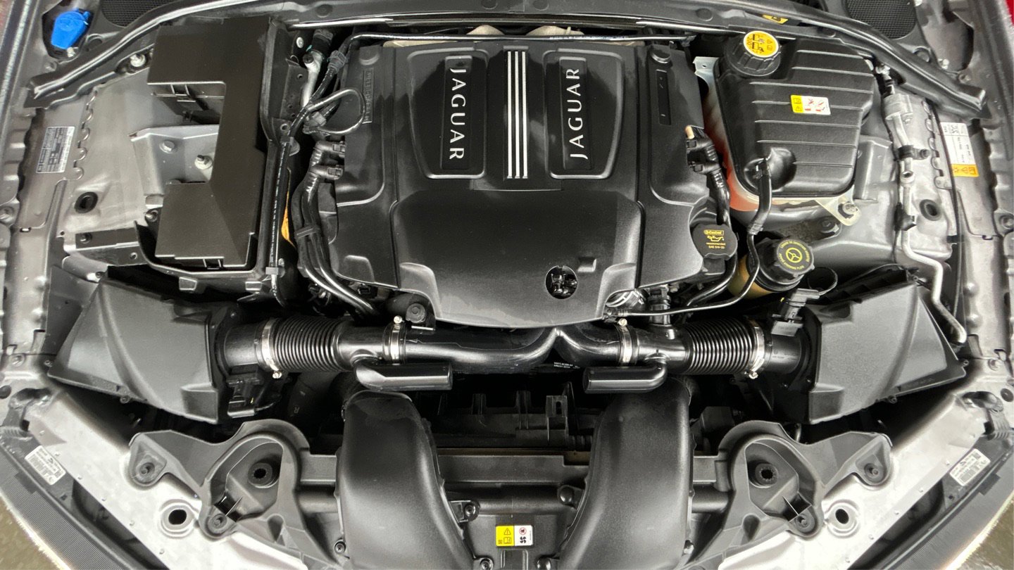 Used 2013 Jaguar XF 3.0 image 9