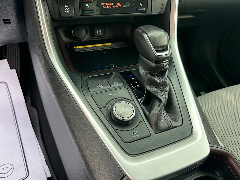 Certified 2019 Toyota RAV4 Limited AWD/4WD image 23