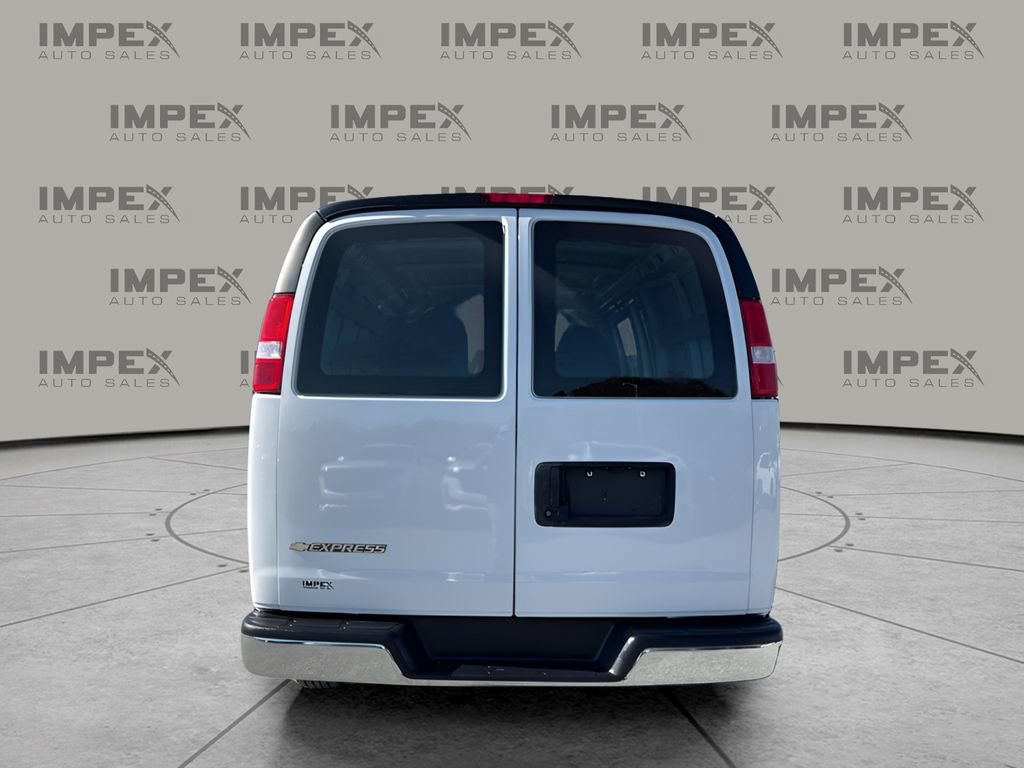 Used 2023 Chevrolet Express 2500 w/ Driver Convenience Package image 4