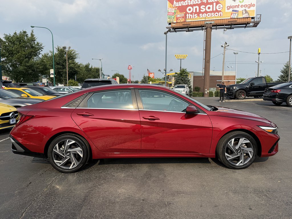 Used 2025 Hyundai Elantra SEL FWD image 8