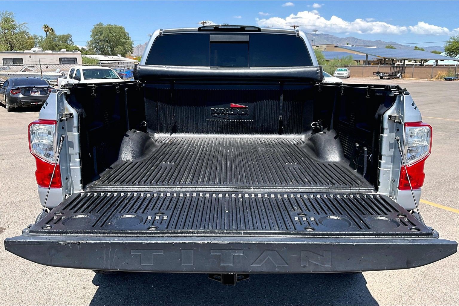 Used 2017 Nissan Titan SV AWD/4WD image 27