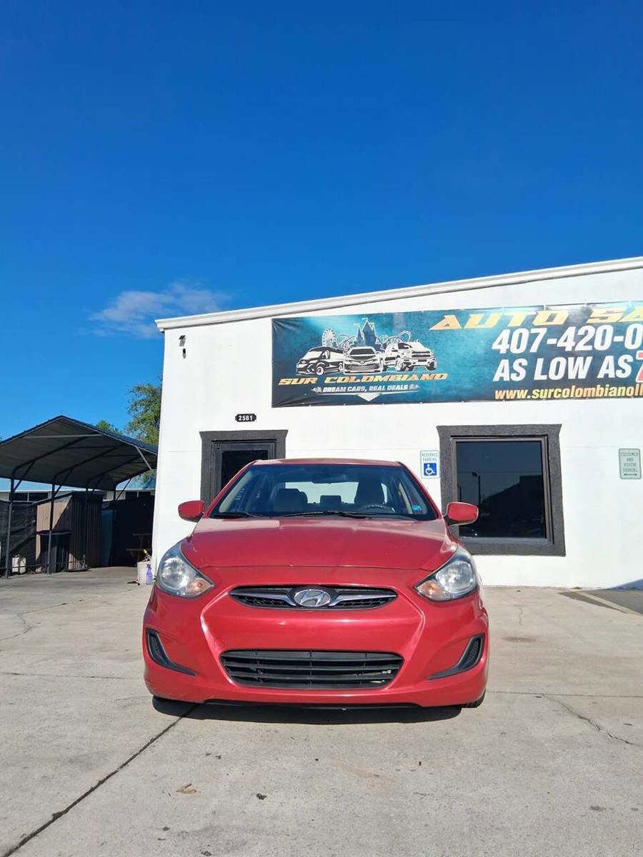 Used 2012 Hyundai Accent GLS FWD image 2