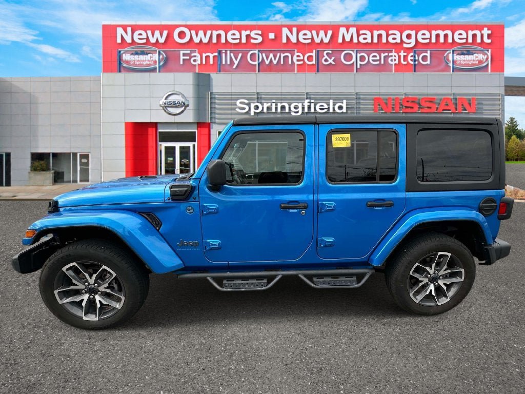 Used 2024 Jeep Wrangler Unlimited w/ Convenience Group AWD/4WD image 6