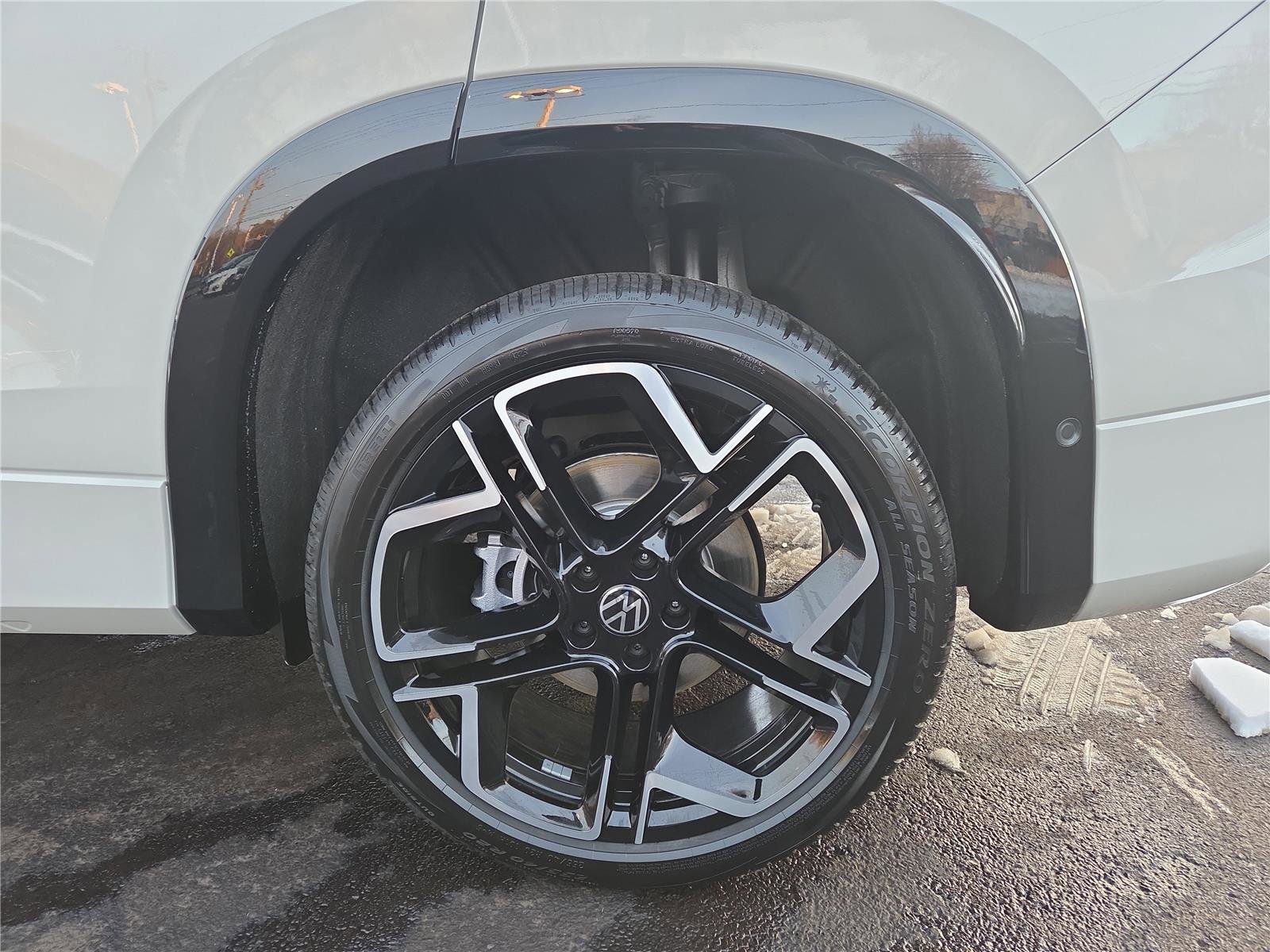 New 2026 Volkswagen Tiguan SEL R-Line image 10