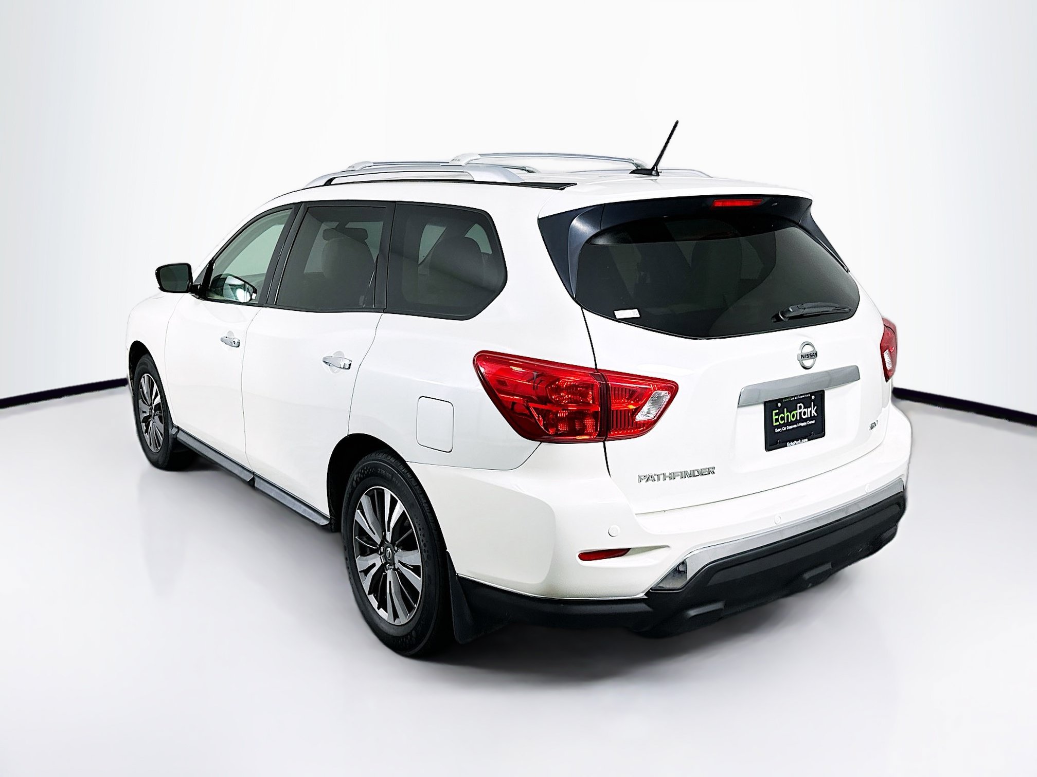 Used 2017 Nissan Pathfinder SV FWD image 5
