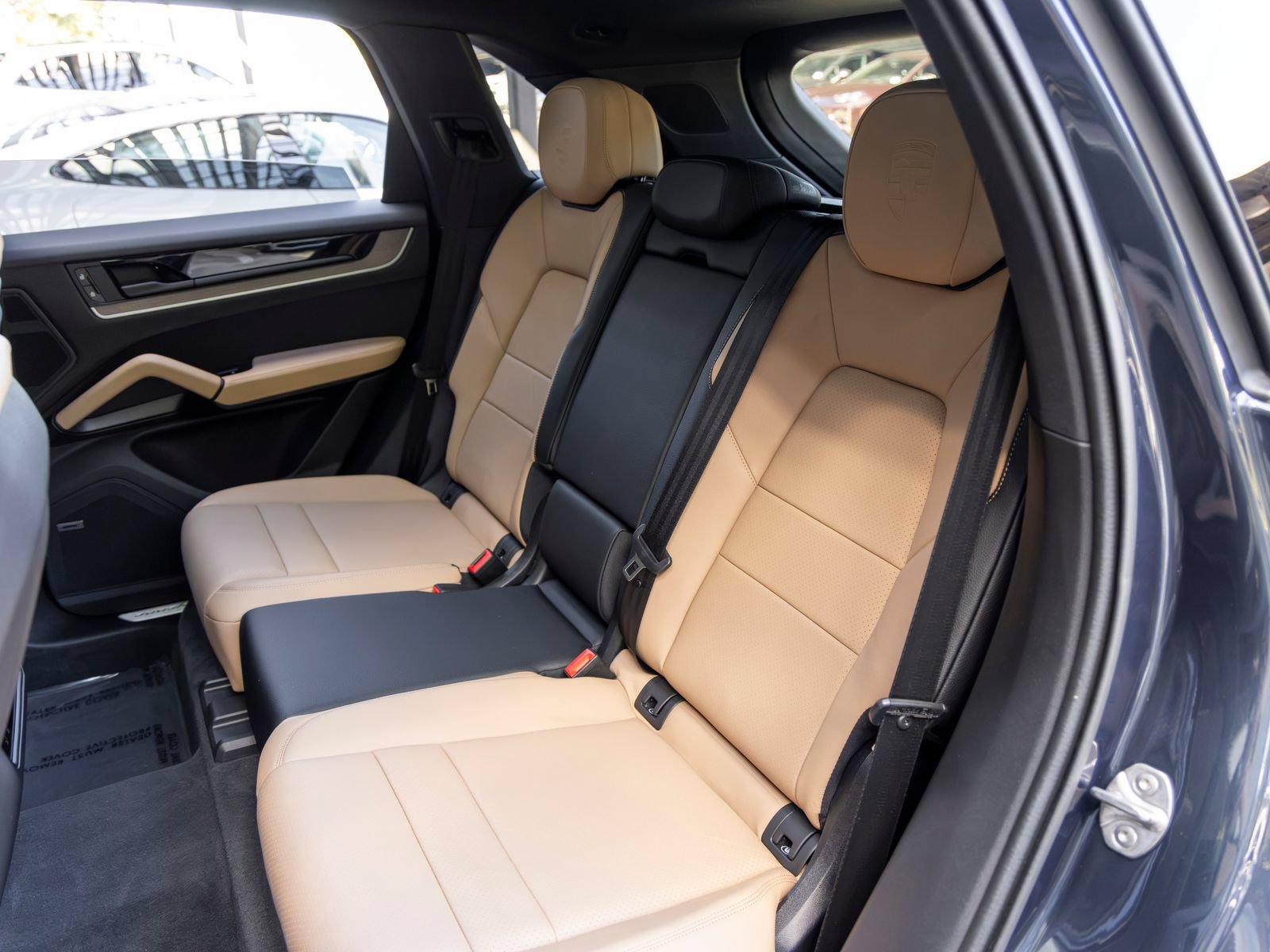 Certified 2025 Porsche Cayenne AWD/4WD image 49