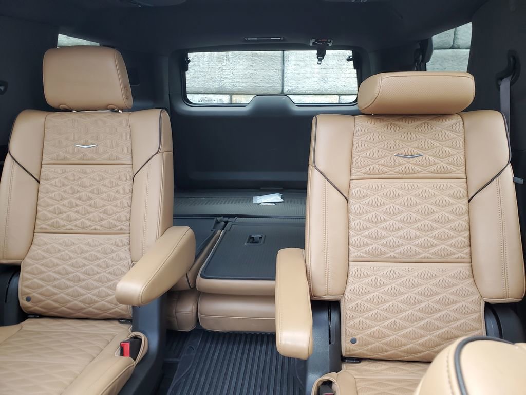 Used 2024 Cadillac Escalade Sport w/ LPO, ONYX Package image 39