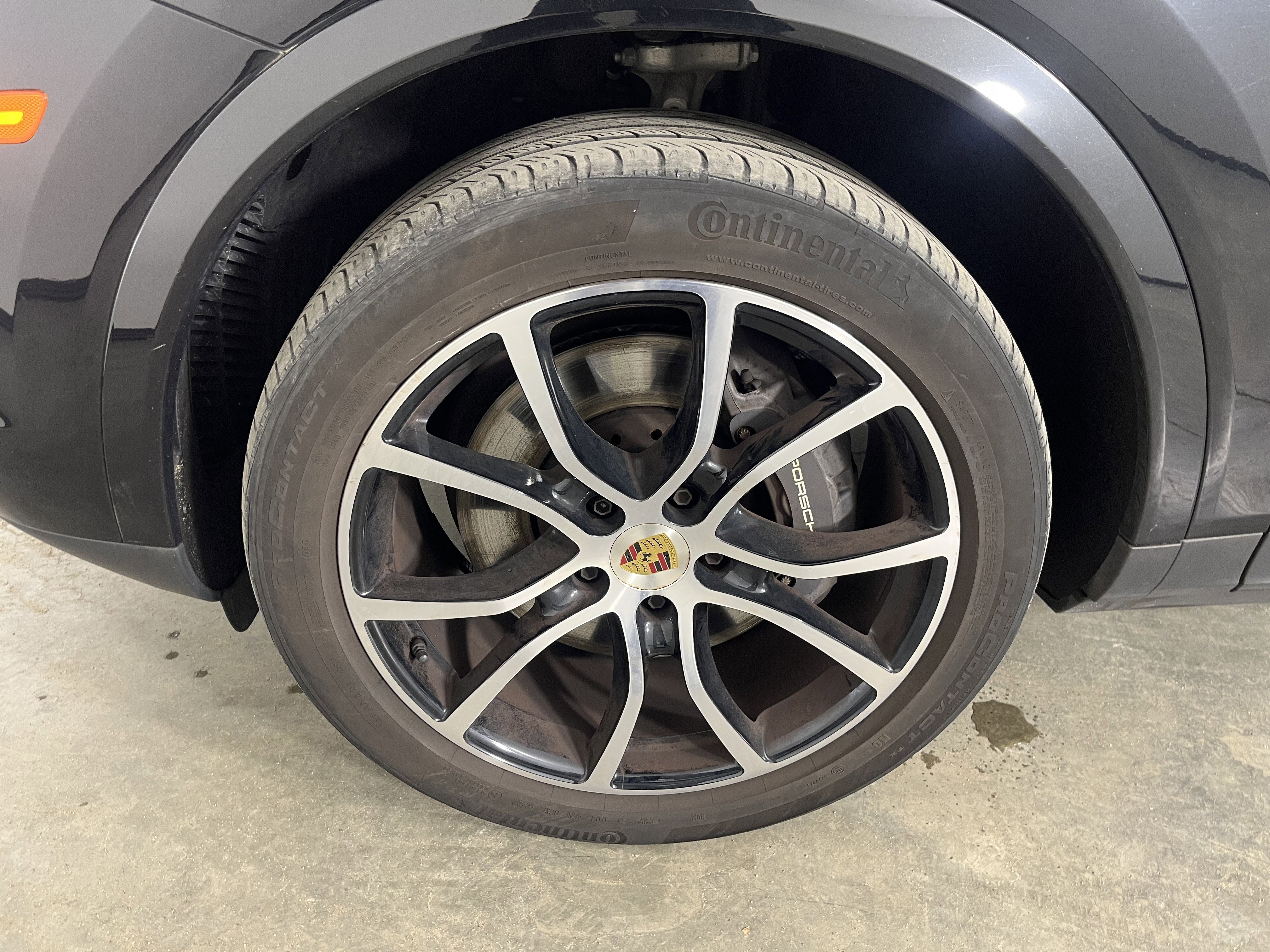 Used 2023 Porsche Cayenne Platinum Edition image 25