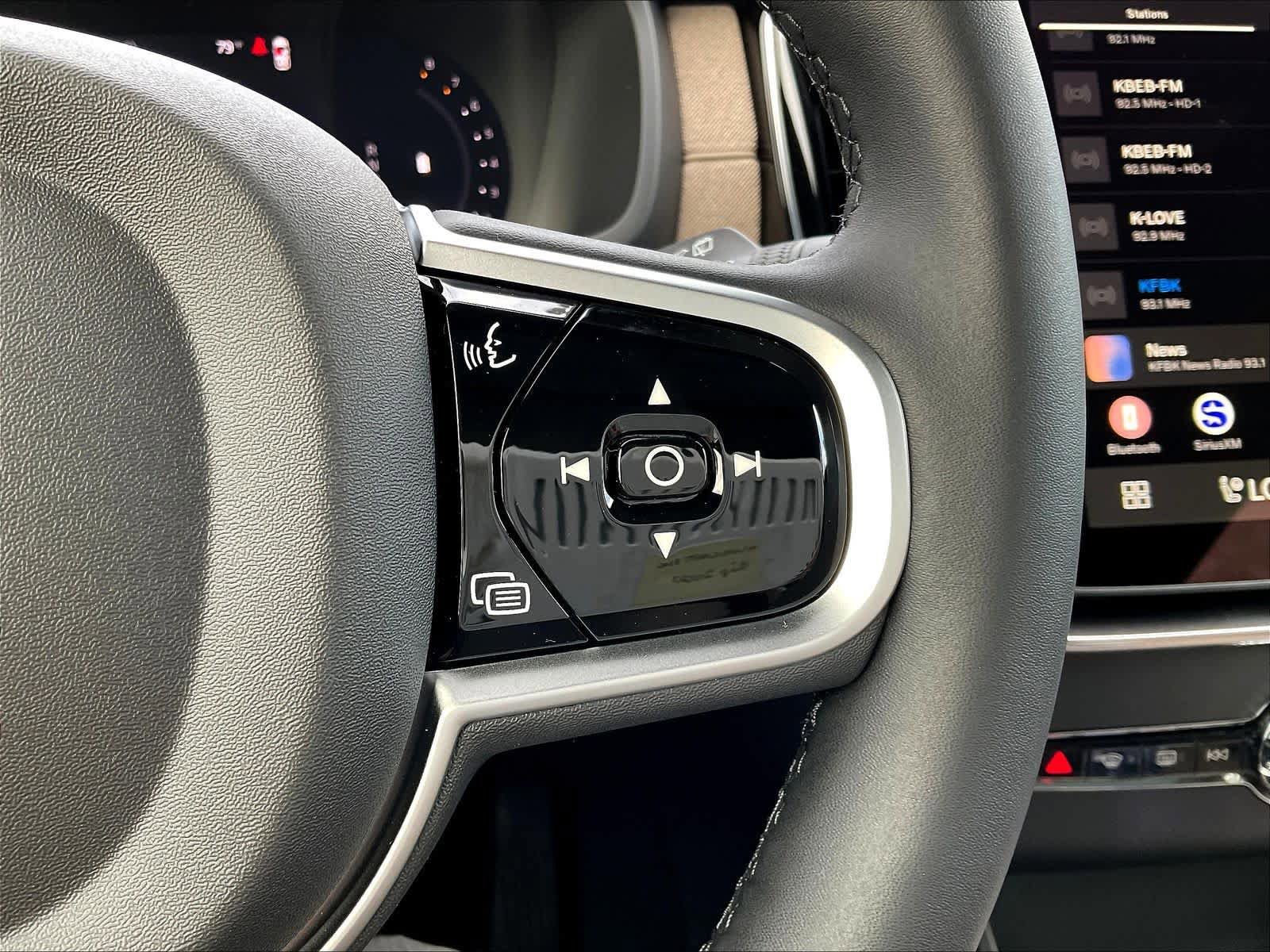 New 2026 Volvo XC90 B5 Plus w/ Protection Package Premier AWD/4WD image 18