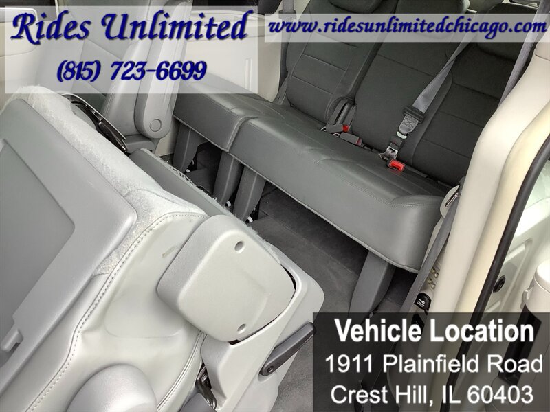 Used 2010 Volkswagen Routan SEL Premium FWD image 35
