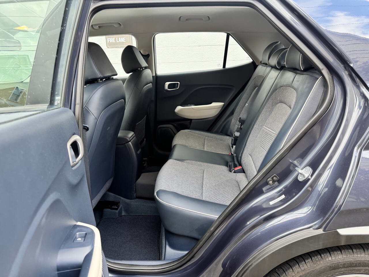 Used 2023 Hyundai Venue Limited w/ Cargo Package image 19