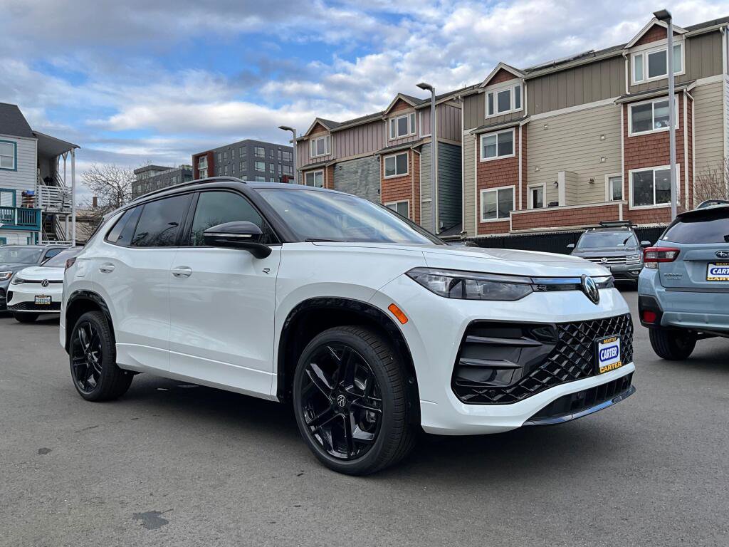 New 2026 Volkswagen Tiguan SE R-Line image 2