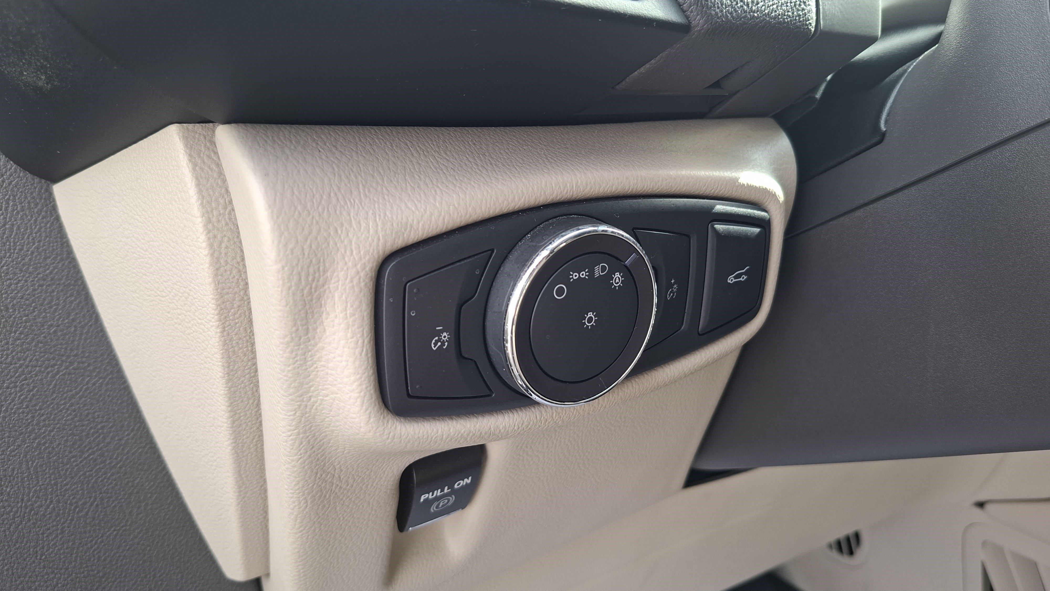 Used 2018 Lincoln MKX Reserve w/ Driver Assistance Package FWD image 10