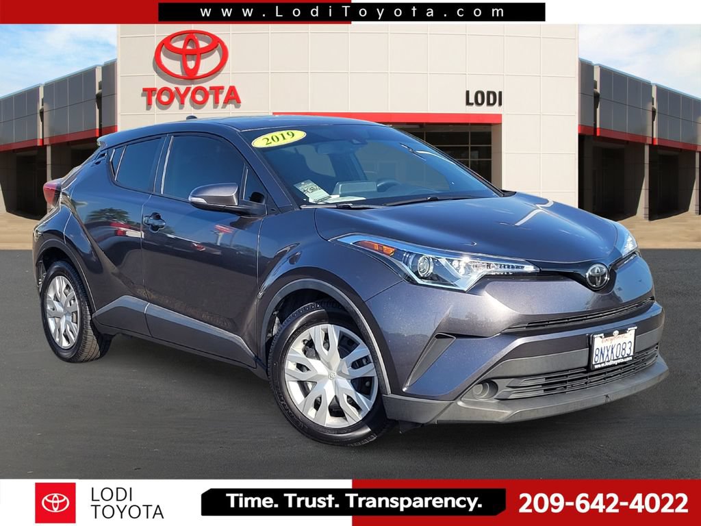Used 2019 Toyota C-HR LE FWD image 1