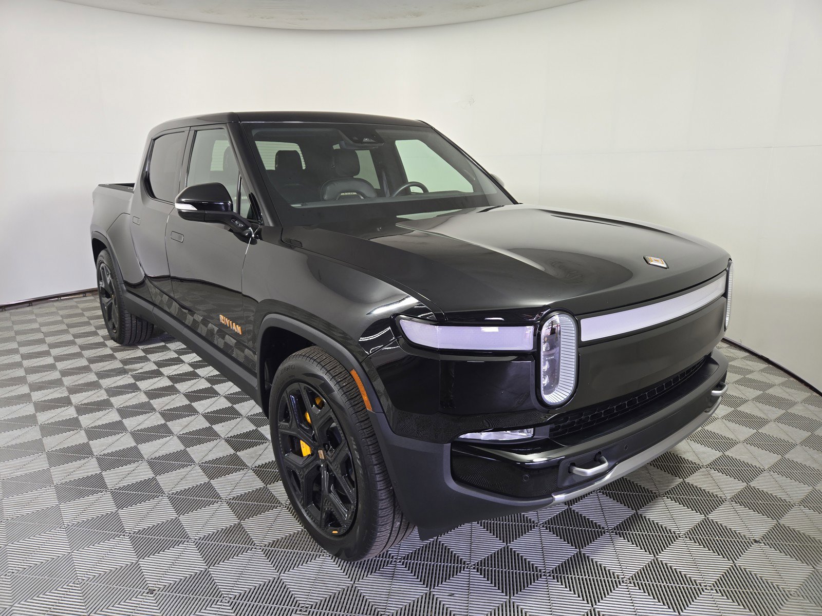 Used 2024 Rivian R1T Adventure AWD/4WD image 7