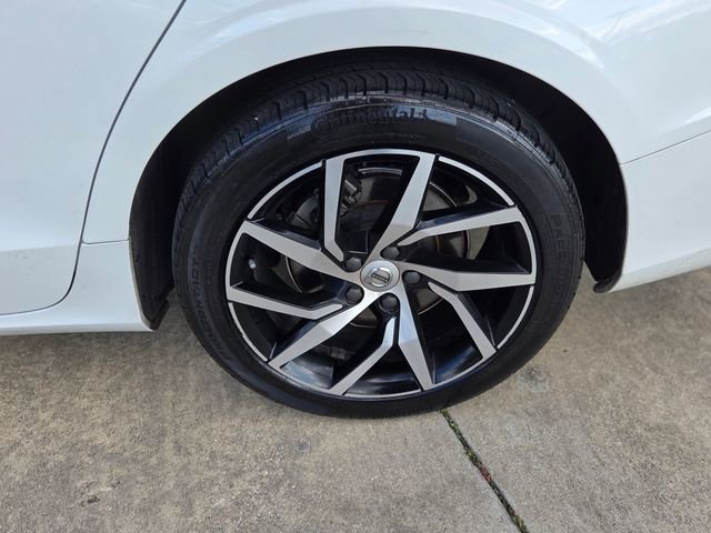 Used 2020 Volvo S60 T5 Momentum image 11