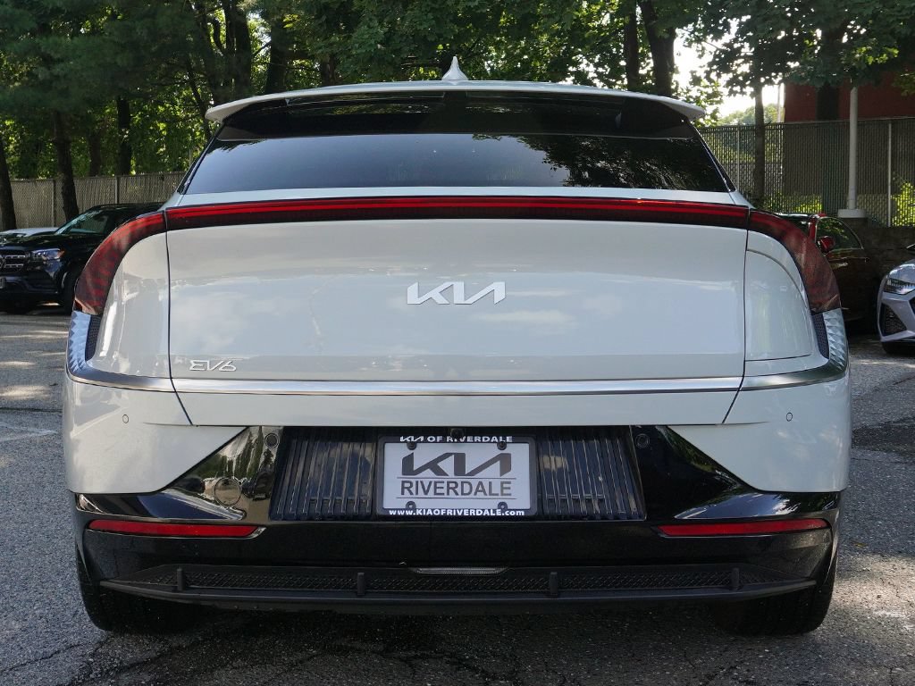 Used 2022 Kia EV6 Wind RWD image 12