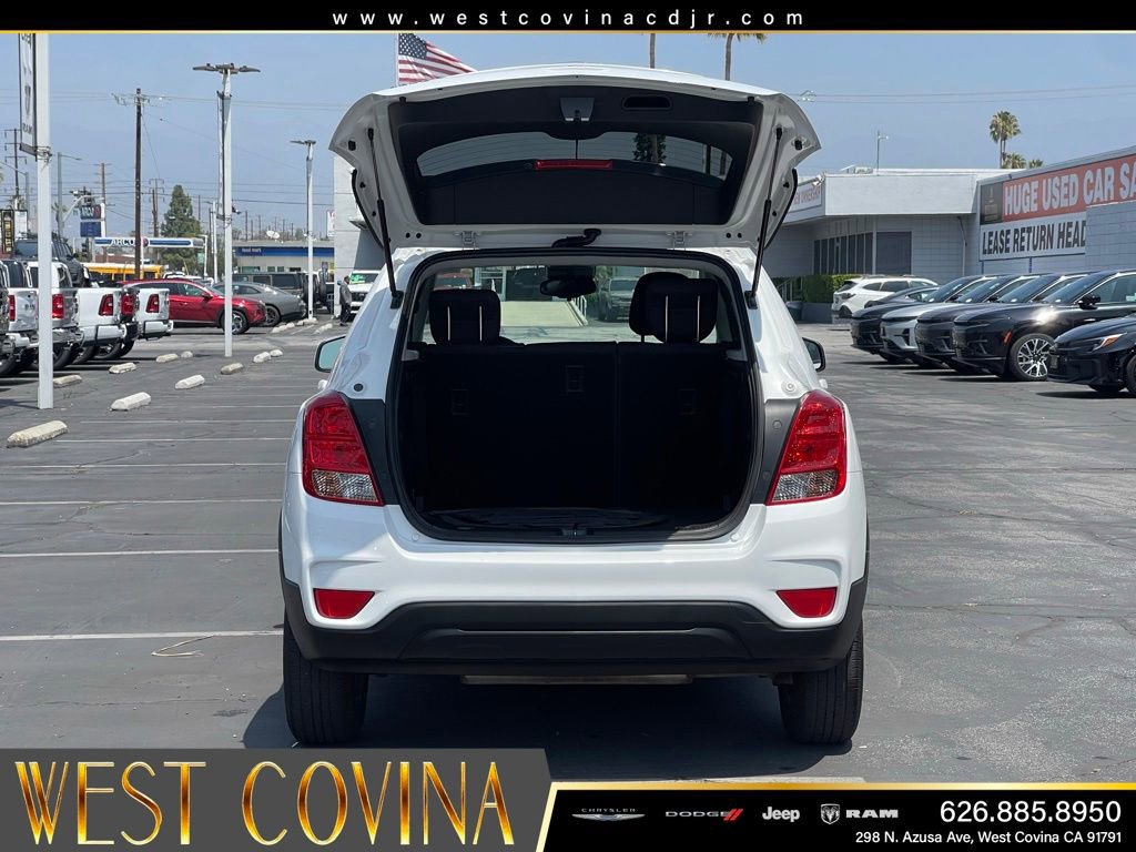 Used 2022 Chevrolet Trax LS w/ Tint and Cruise Package FWD image 9