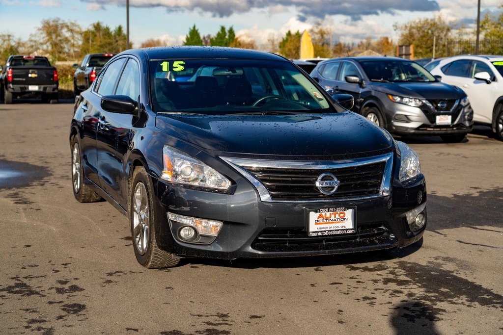 Used 2015 Nissan Altima 2.5 SV image 2