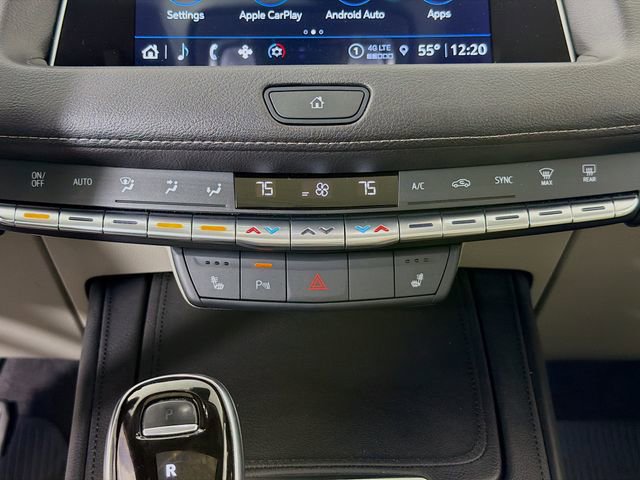 Used 2023 Cadillac XT4 Luxury w/ Cold Weather Package AWD/4WD image 16