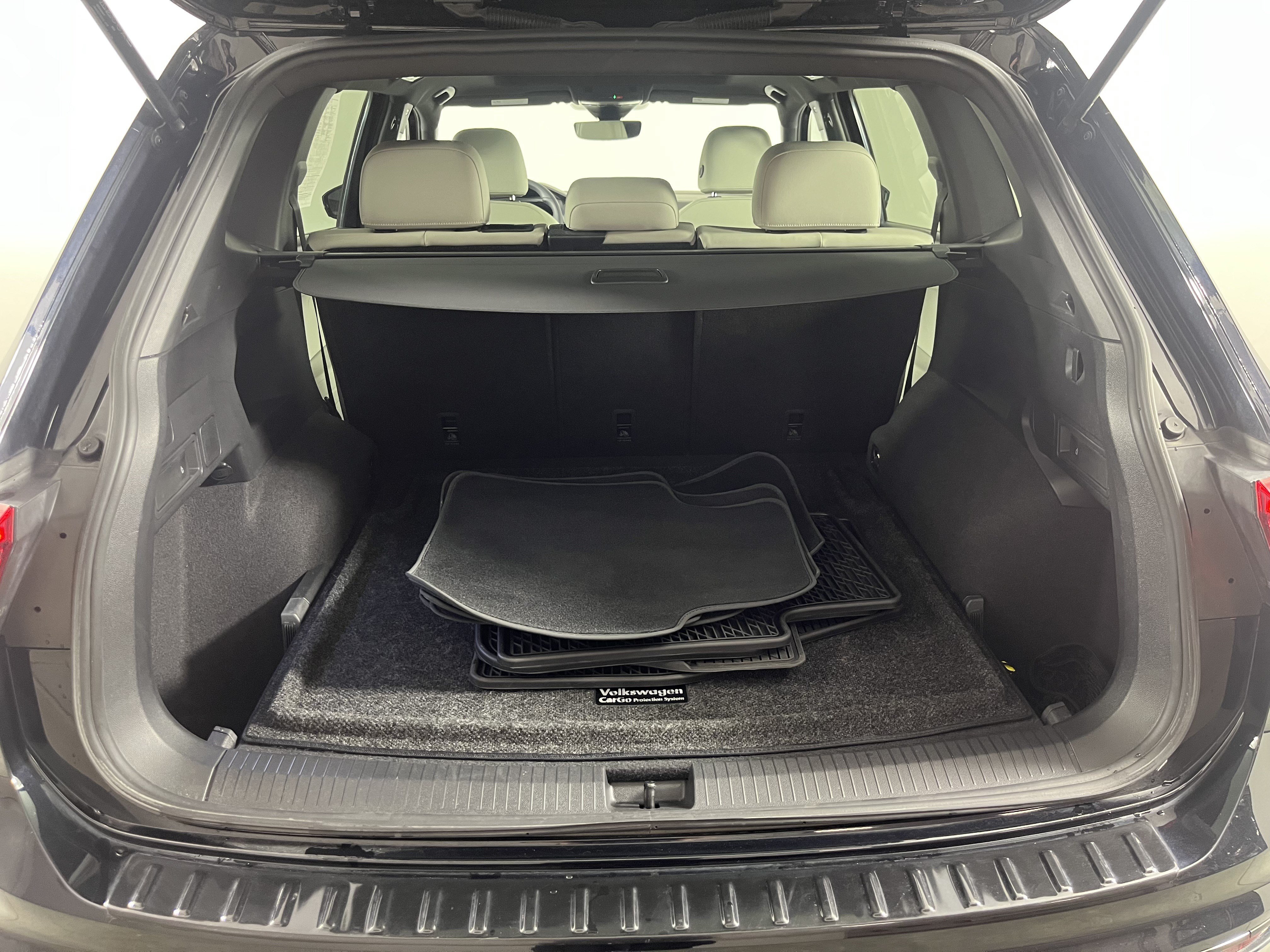 Used 2023 Volkswagen Tiguan SE R-Line AWD/4WD image 28