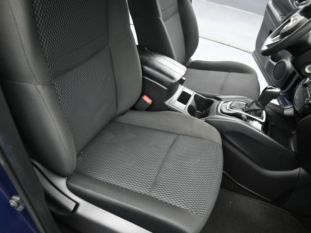 Used 2022 Nissan Rogue Sport S image 26