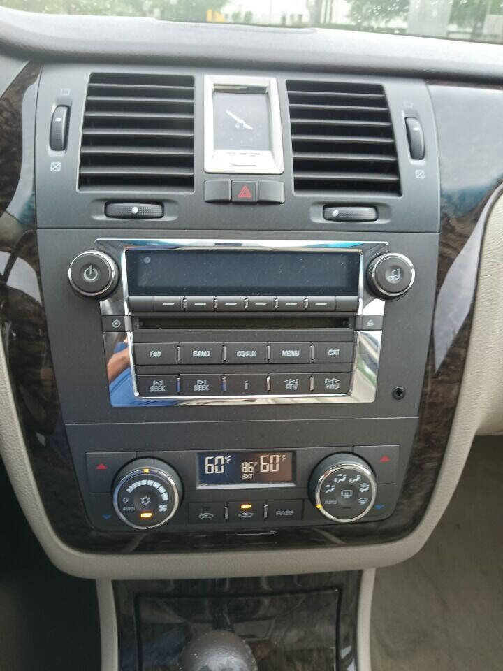 Used 2010 Cadillac DTS FWD image 10