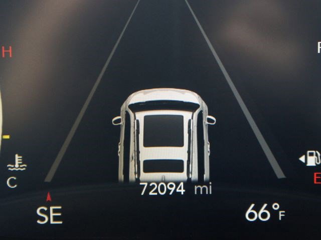 Used 2023 Chrysler Pacifica Touring-L image 4