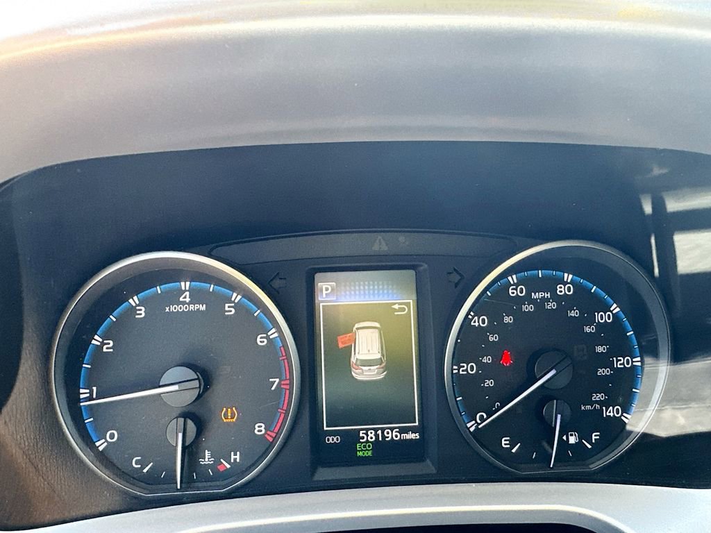 Used 2018 Toyota RAV4 LE image 14