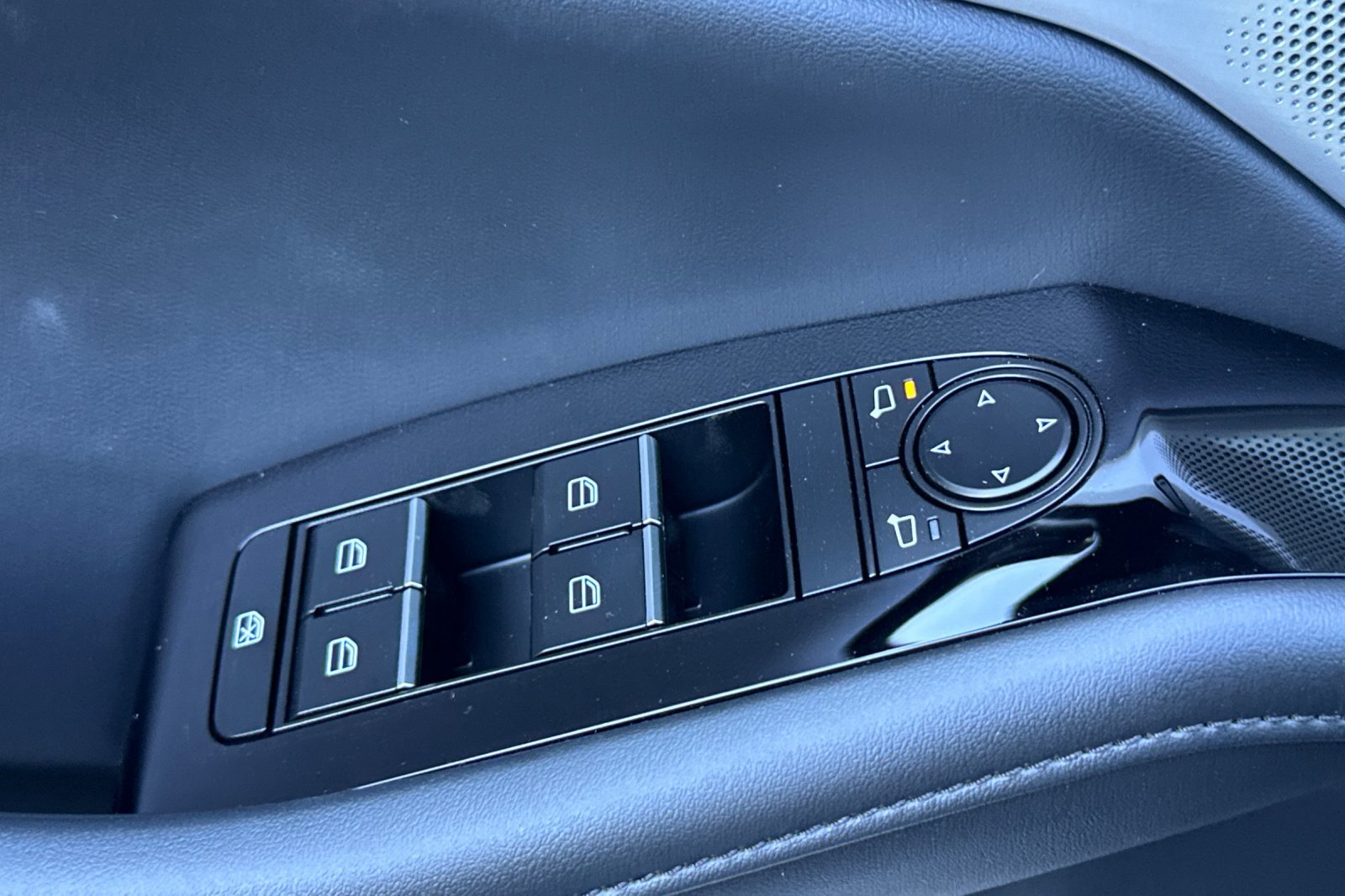 New 2026 MAZDA MAZDA3 Hatchback w/Premium Plus Pkg image 12