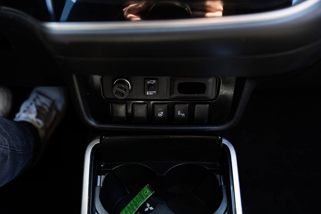 Used 2018 Mitsubishi Outlander GT image 17