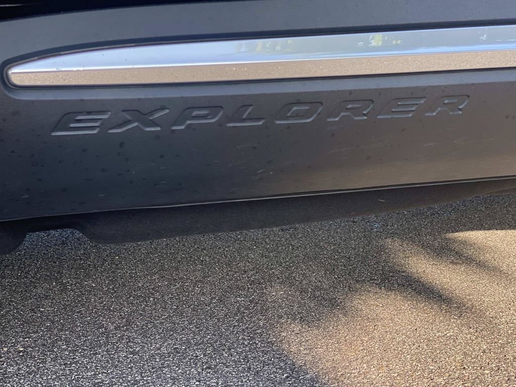 Used 2025 Ford Explorer Platinum w/ Ultimate Package AWD/4WD image 14