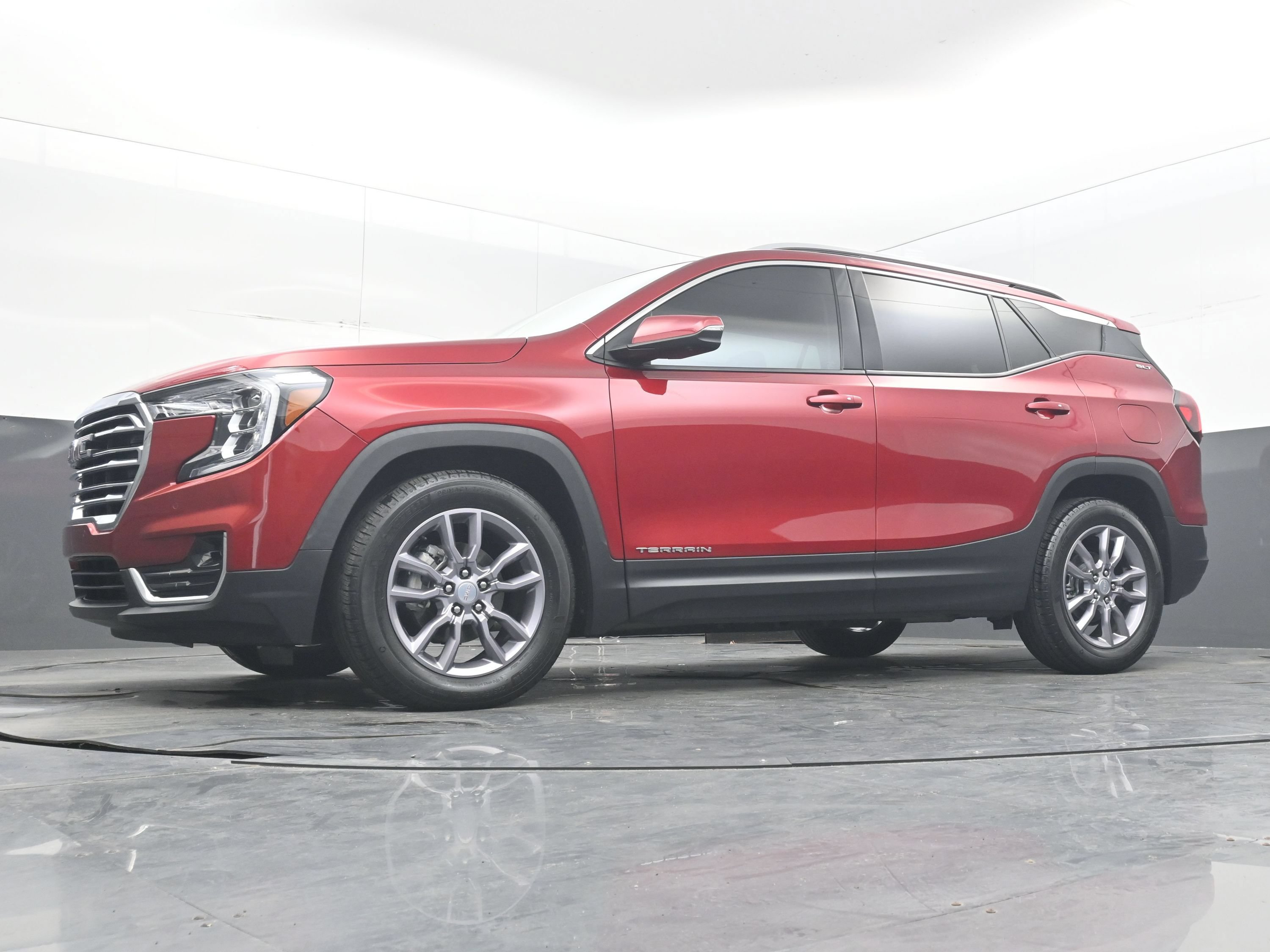 Used 2023 GMC Terrain SLT w/ Tech Package FWD image 27
