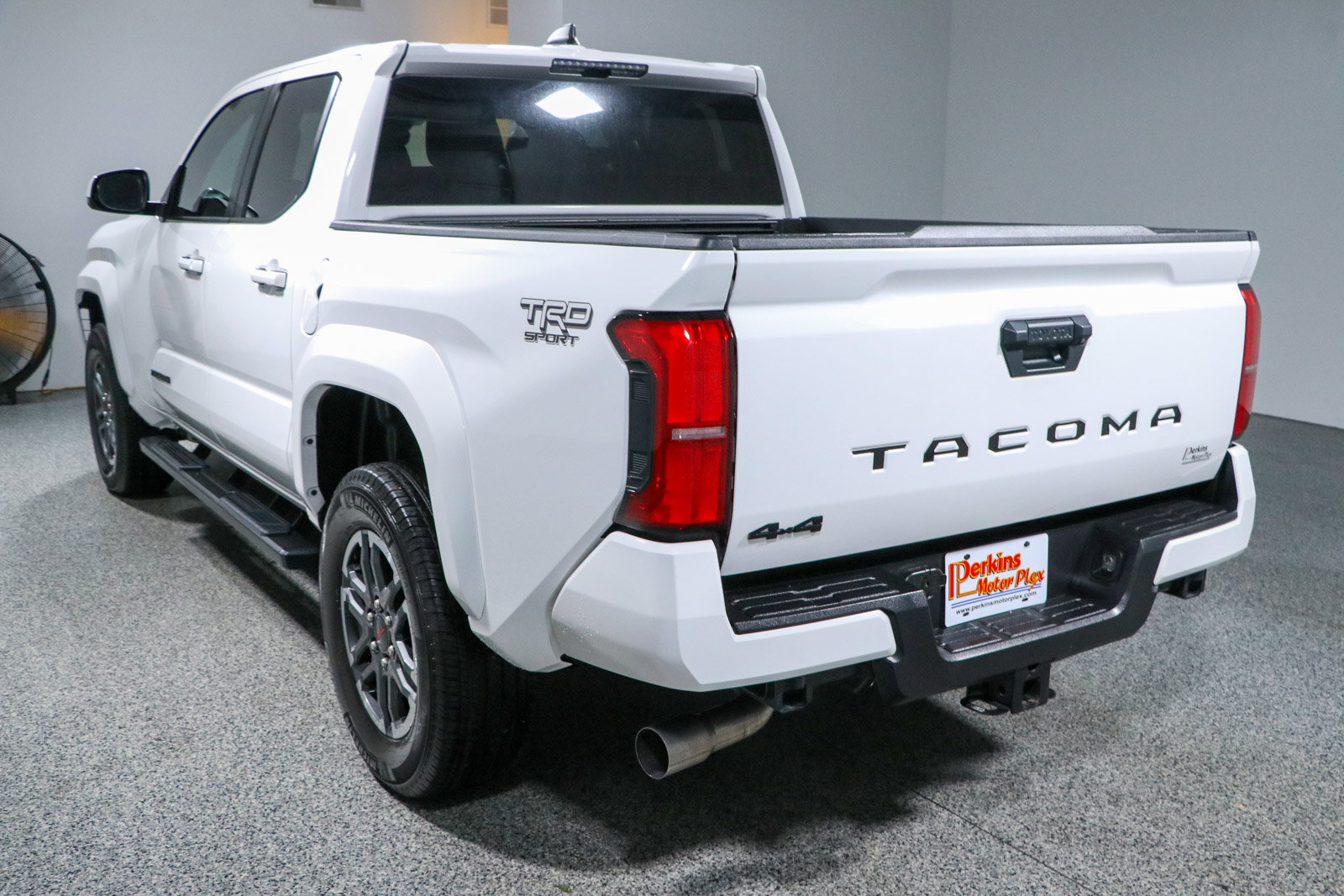 Used 2024 Toyota Tacoma TRD Sport AWD/4WD image 9