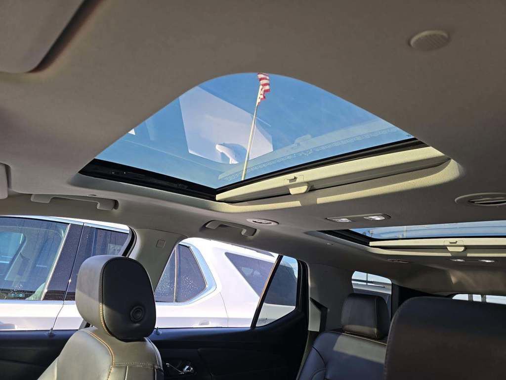 Used 2020 Chevrolet Traverse LT w/ LT Premium Package image 8