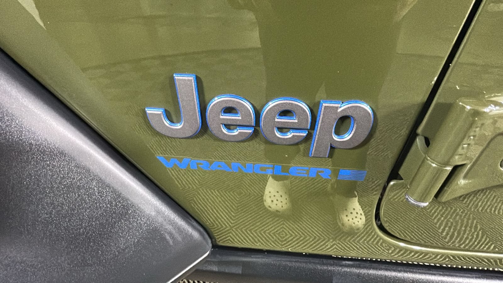 Used 2024 Jeep Wrangler Unlimited Rubicon 4xe AWD/4WD image 11